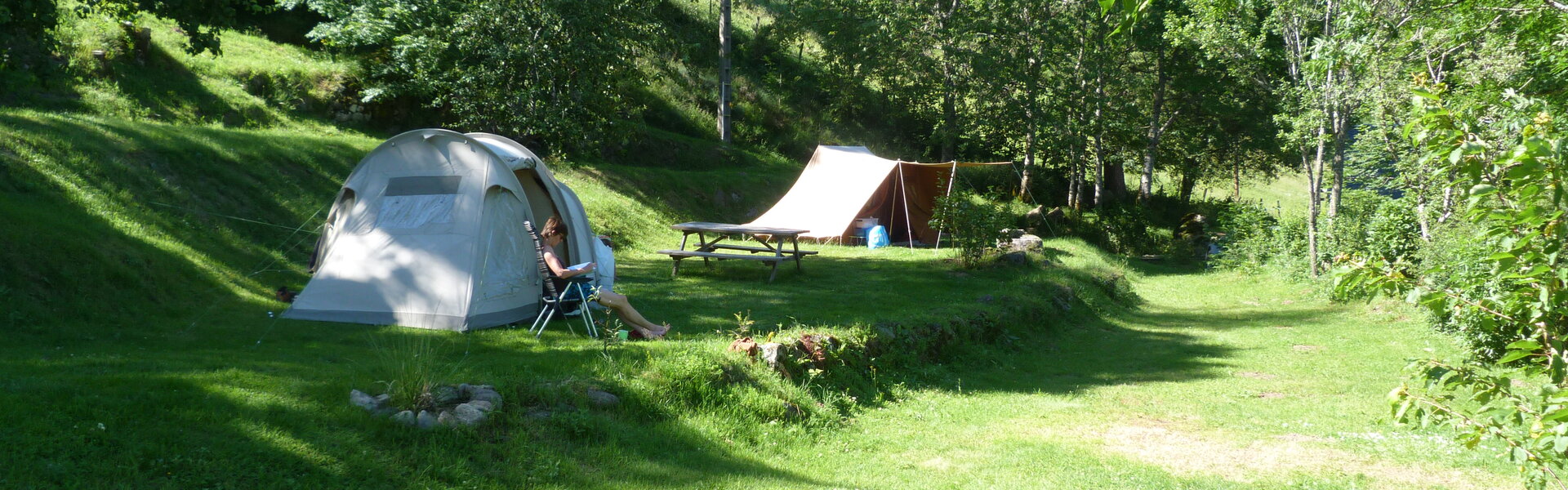 Emplacements Camping au Clou (Thiézac cantal)